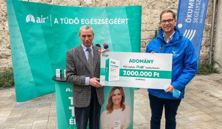 Az immunrendszert és a tüdőt erősítő vitaminadománnyal segítik a rászorulókat
