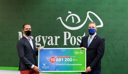 Csaknem 11 millió forintnyi adományt gyűjtött a Posta