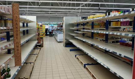 Apadó élelmiszerkészletek és drágulás Kárpátalján és Ukrajna-szerte