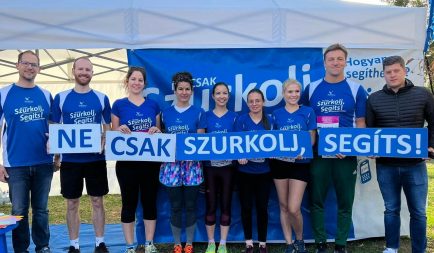 Ismert önkéntesek futottak a gyermekekért az Ökumenikus Segélyszervezet csapatában