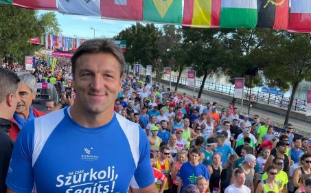 Kiss Gergely önkéntesünk rajtoltatta a mezőnyt