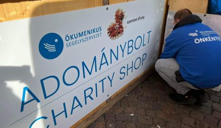 Megnyílt az Ökumenikus Segélyszervezet Adománypontja a budapesti Bazilikánál