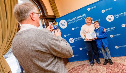 Kitüntetéseket adott át Ökumenikus Segélyszervezet a Városligeti Műjégpályán