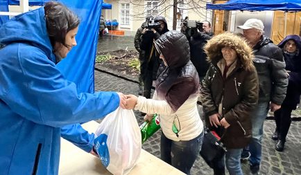 Több száz nehéz sorsú család ünnepi készülődését könnyíti meg az Ökumenikus Segélyszervezet