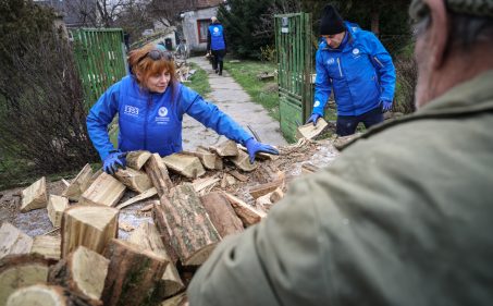 Tűzifát vittünk Tibor bácsinak