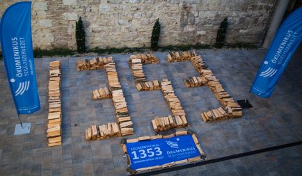 Többet adományoz januártól, aki a 1353-at hívja