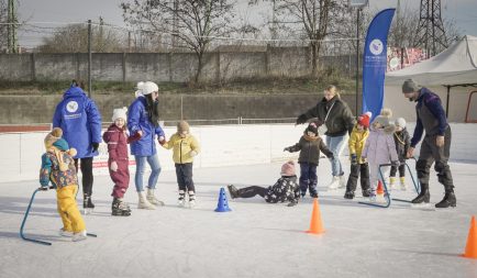 Ukrajnai menekült óvodásoknak szervezett élménydélelőttel indul kéthetes pénzadománygyűjtés a Váci Jégpályán