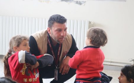 Segítségnyújtás a földrengés károsultjainak Szíriában