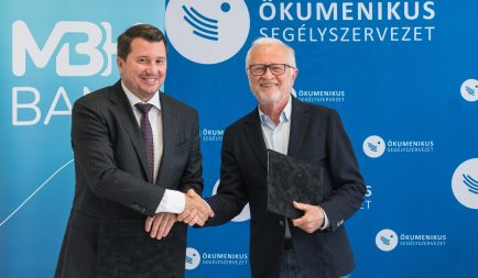 Közel 100 millió forinttal támogatja az MBH Bank az Ökumenikus Segélyszervezet munkáját