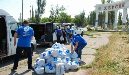 A gátrobbantás által érintett ukrán településeken élőknek nyújt humanitárius segítséget az Ökumenikus Segélyszervezet