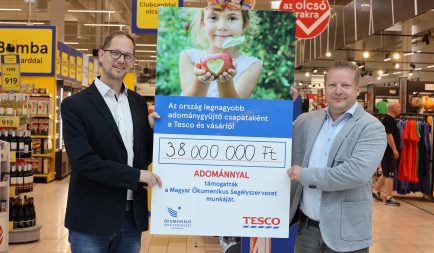 Adományokból Kapaszkodó az Ökumenikus Segélyszervezetnél
