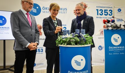Adventi gyertyagyújtáson hívott országos összefogásra  az Ökumenikus Segélyszervezet