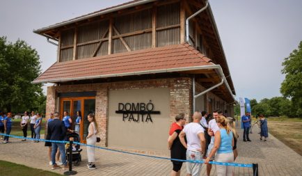 Közösségi térként született újjá az egykori magtár Kastélyosdombón