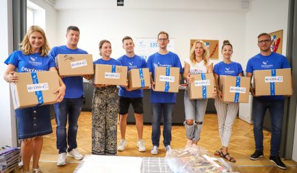 Megkezdte a rászoruló családokat segítő tanszercsomagok összeállítását a Segélyszervezet