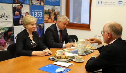 Személyesen köszönte meg a Segélyszervezet ukrajnai szerepvállalását az ország magyarországi nagykövete