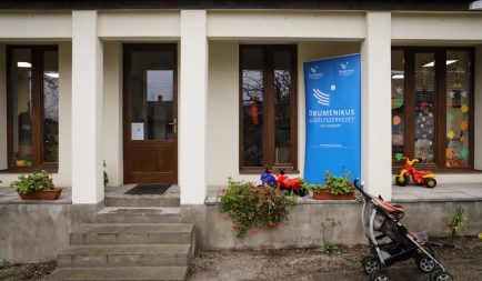 Kívül-belül megújult Biztos Kezdet Gyerekházat adott át a Segélyszervezet