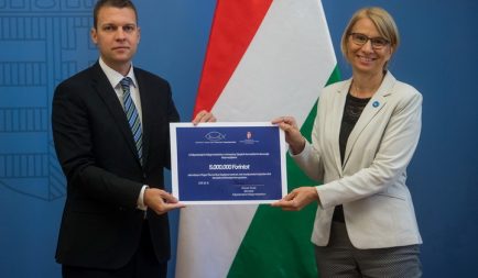 5 millió forint a nehéz sorsú keresztények megsegítésére