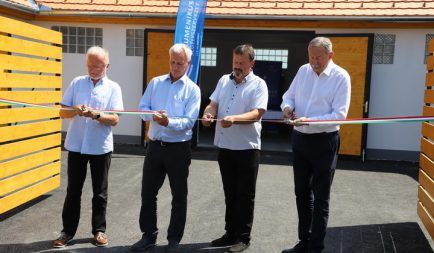 Uniós és állami támogatással épült Esélytábor az Ökumenikus Segélyszervezet Kastélyosdombói központjában