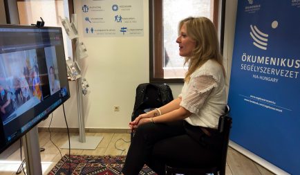 Online élményprogram idősek otthonában a Segélyszervezet önkénteseivel