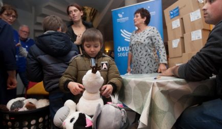 Karácsonyi adomány erdélyi árváknak, időseknek, rászoruló családoknak