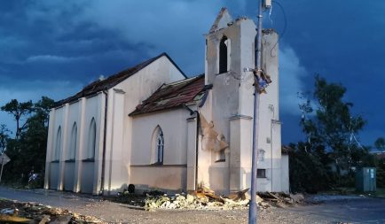 Adománygyűjtés a csehországi tornádó károsultjainak