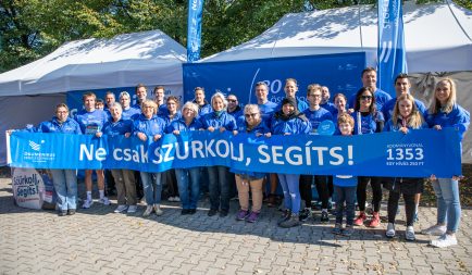 Püspök, lelkész, pap és olimpiai bajnok is rajthoz állt a 30 éves Segélyszervezet váltócsapataiban